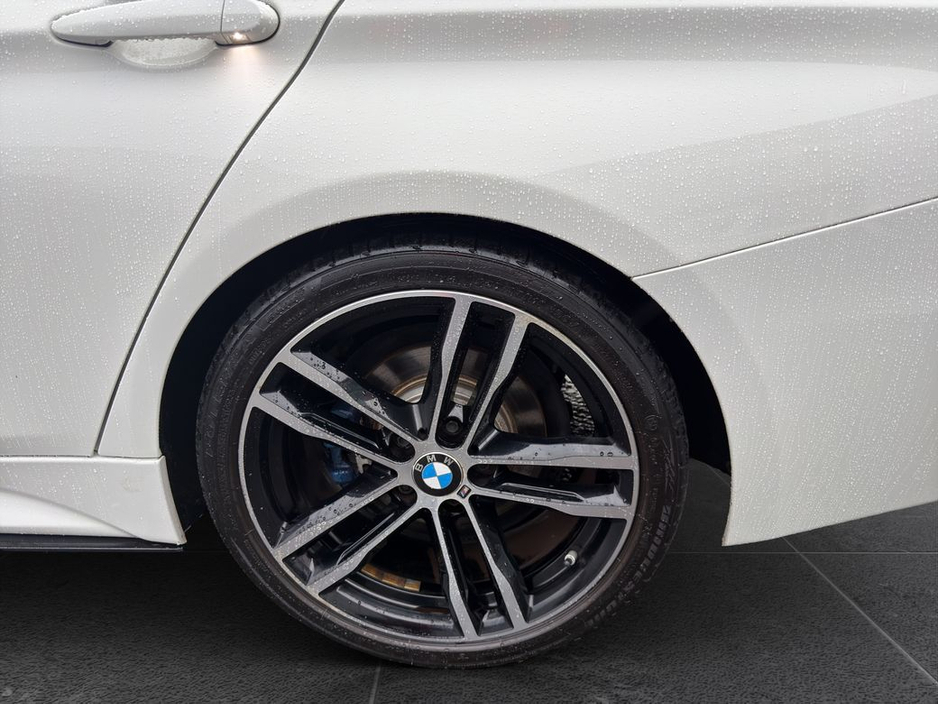 2018 BMW 3 Series “Charges at night, turns heads by day" €23,888