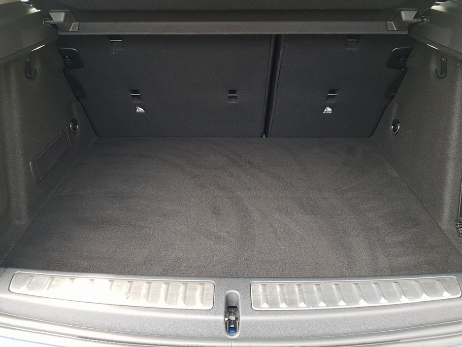 2020 BMW 1 Series - image 11