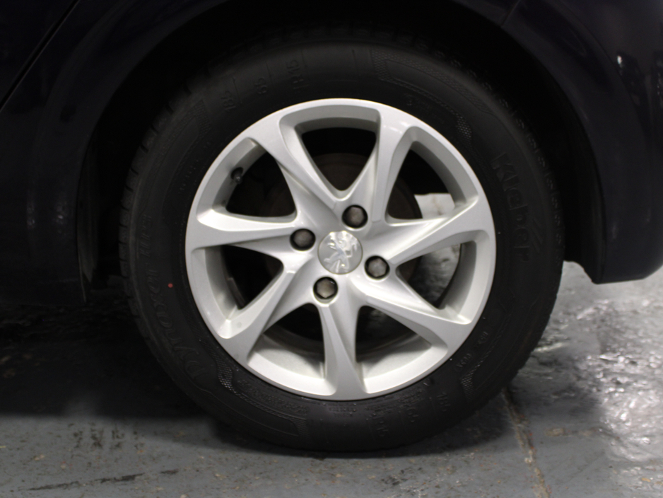 2018 Peugeot 208 - image 33