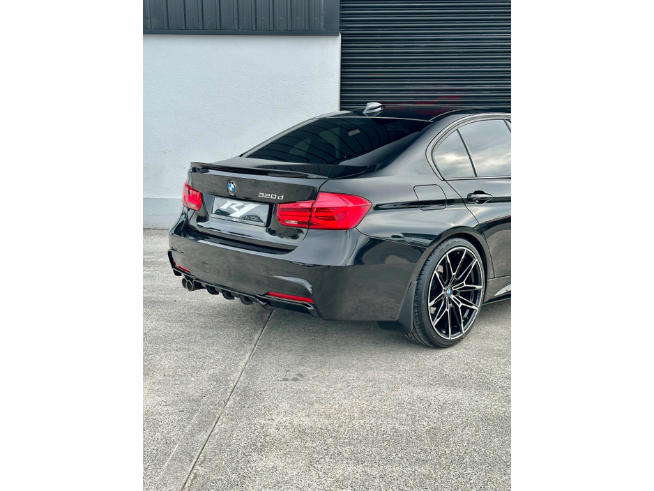 2019 BMW 3 Series - image 7