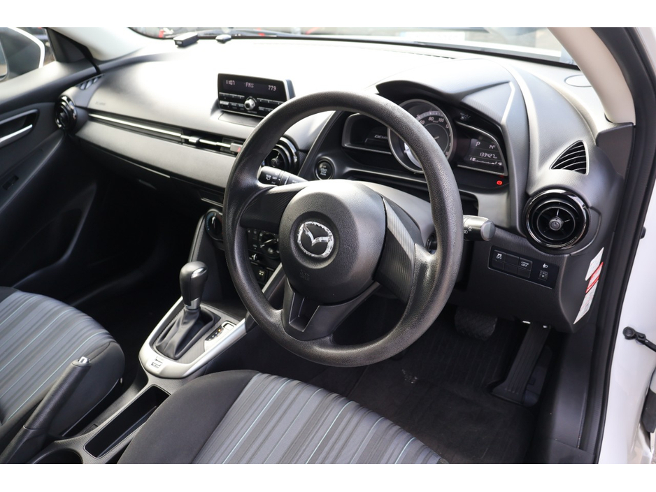 2016 Mazda Demio - image 11