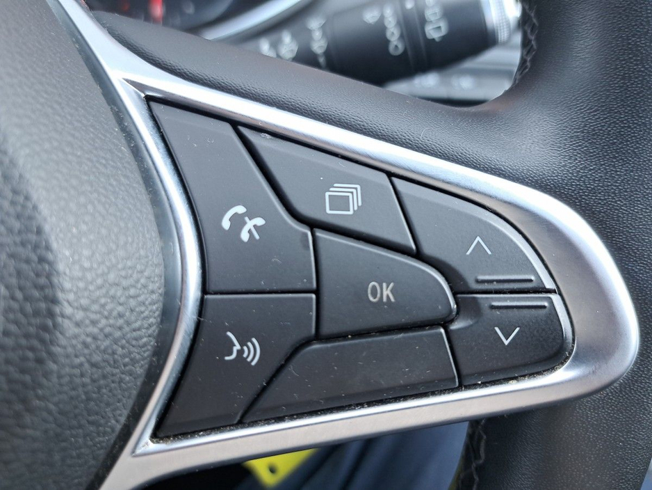 2020 Renault Clio - image 16