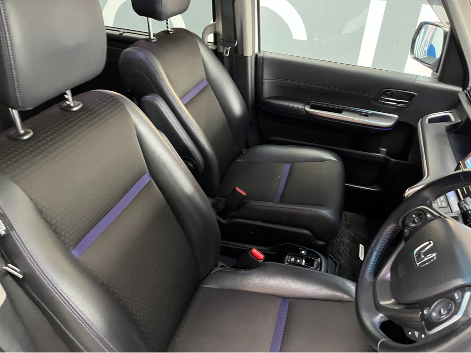 2020 Honda Stepwagon - image 12