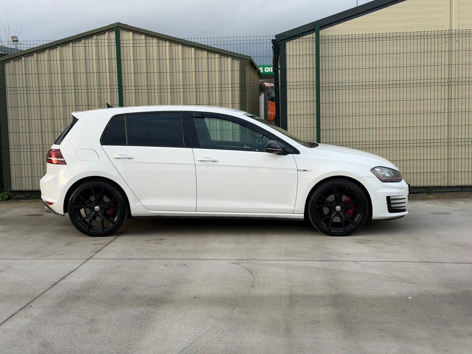 2016 Volkswagen Golf - image 3