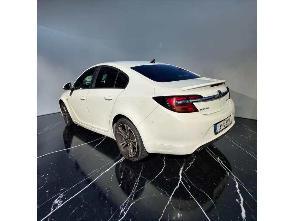 2014 Opel Insignia - image 5