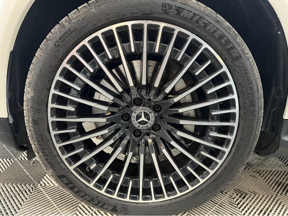 2021 Mercedes-Benz EQC - image 9