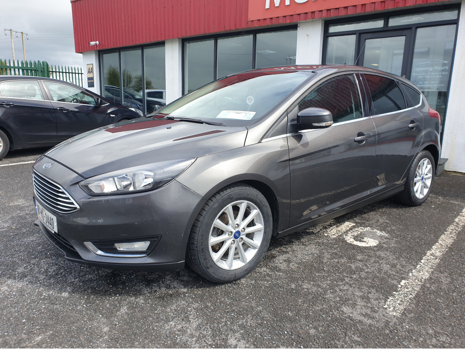 2016 Ford Focus - image 2