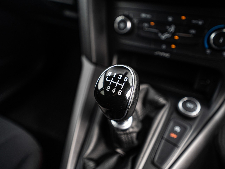 2015 Ford Focus - image 23