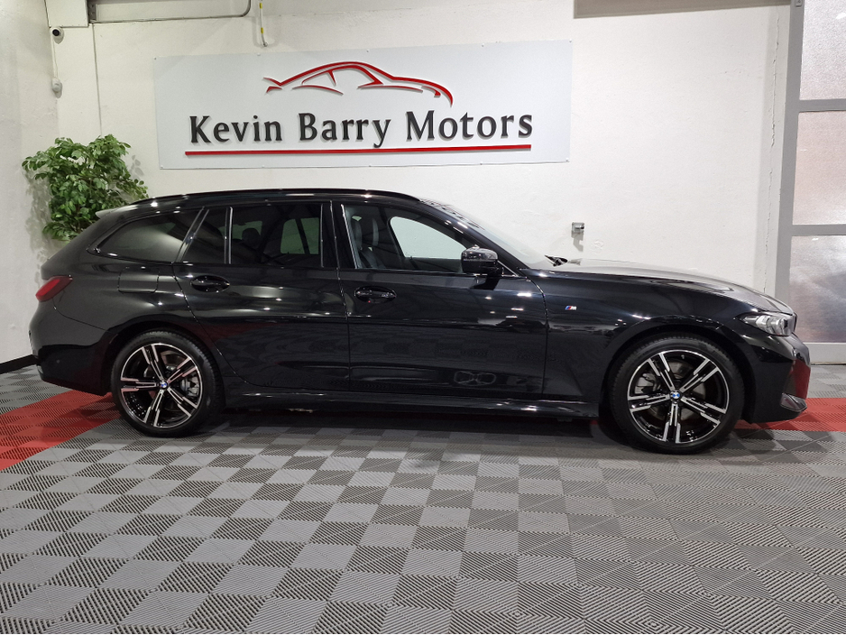 2025 BMW 3 Series 330E TOURING M SPORT (22.3KWH BATTERY) AUTOMATIC **ONE OWNER / APPLE CARPLAY / CRUISE CONTROL / ELECTRIC BOOTLID / FULL LEATHER / HEATED SEATS / REVERSE CAMERA / SAT NAV / BMW WARRANTY UNTIL 03/2028** €52,900