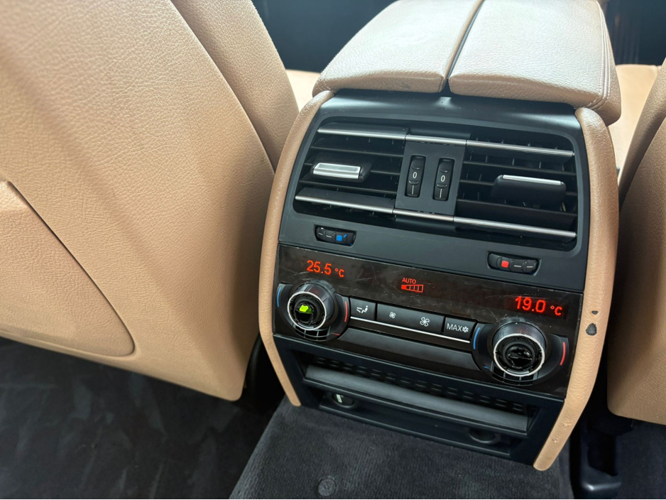 2011 BMW 7 Series - image 14