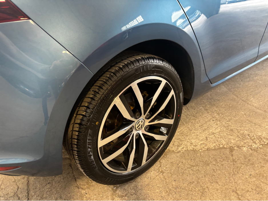 2017 Volkswagen Golf - image 17