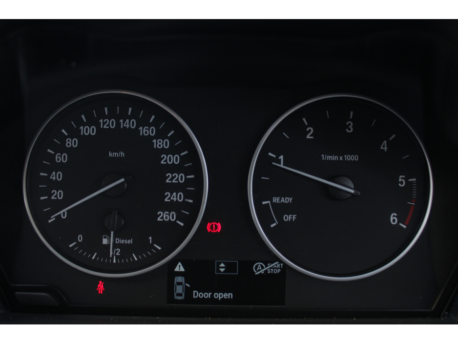 2015 BMW 1 Series - image 12