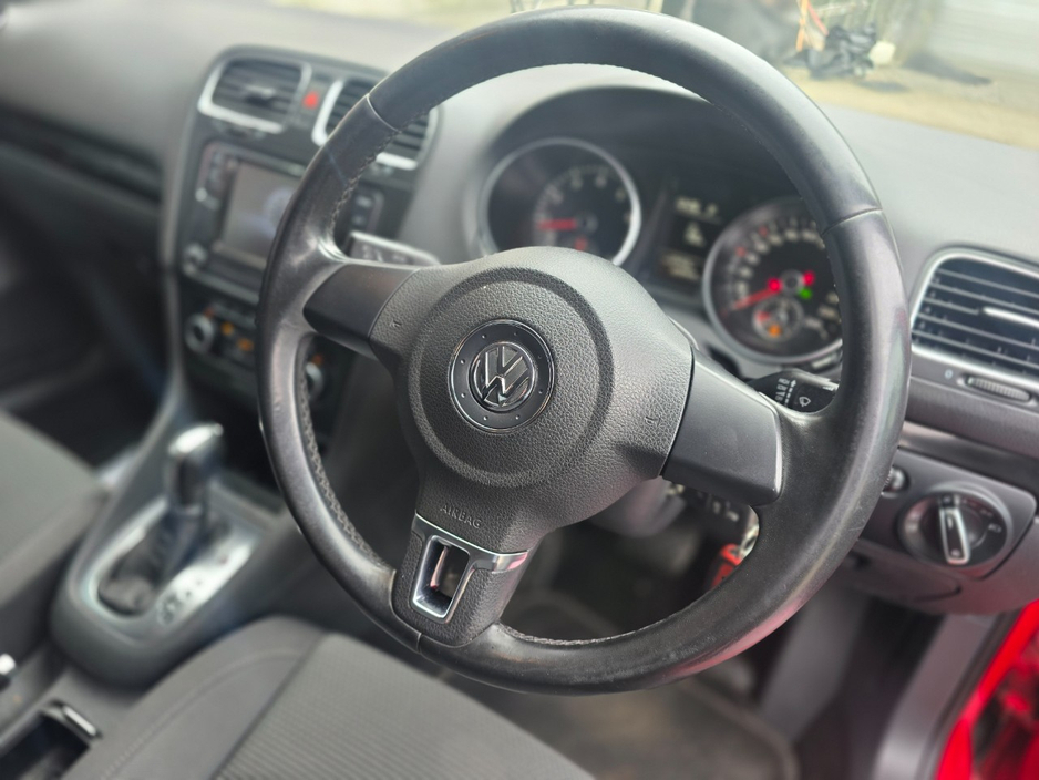 2011 Volkswagen Golf - image 25