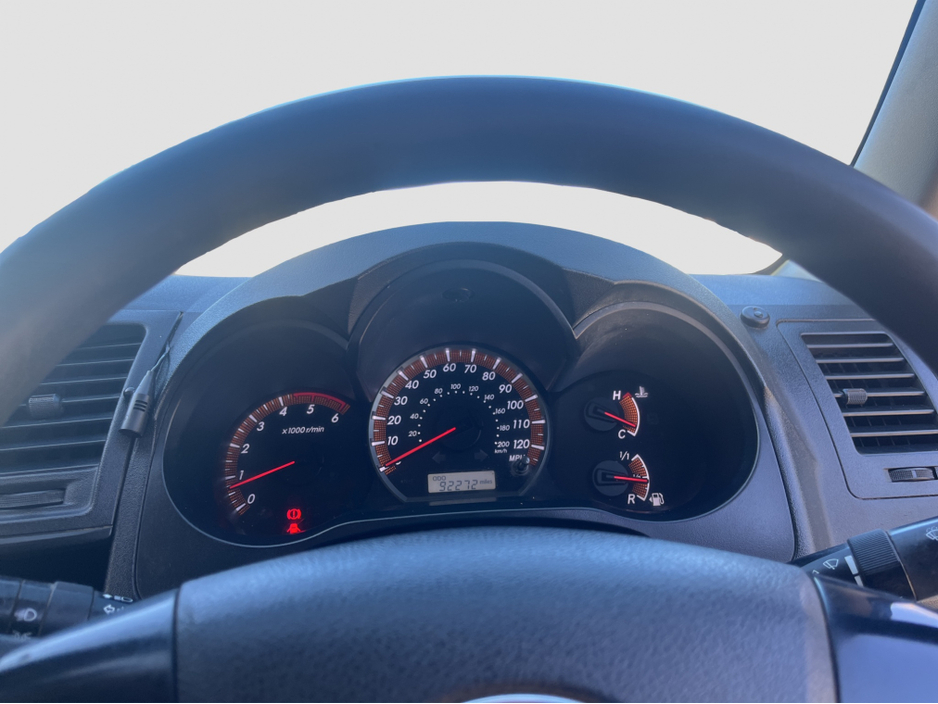 2016 Toyota Hilux - image 14