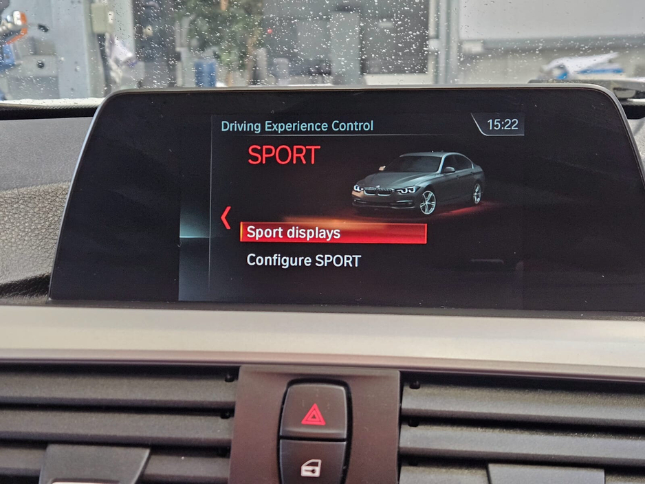 2018 BMW 3 Series - image 11