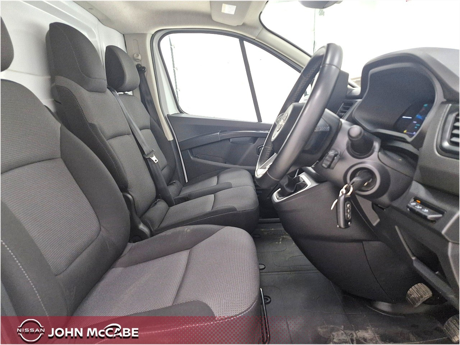 2025 Nissan Primastar - image 15