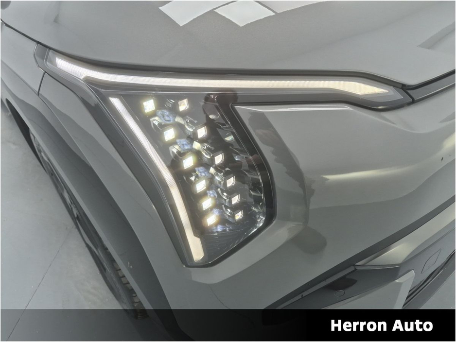 2025 Kia EV3 - image 22