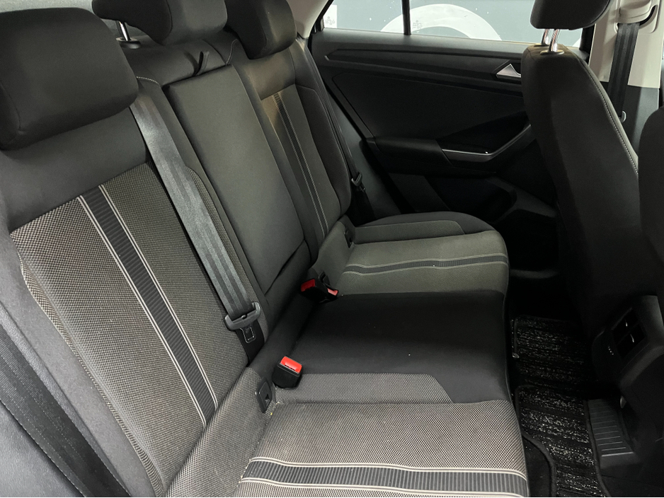 2020 Volkswagen T-Roc - image 12