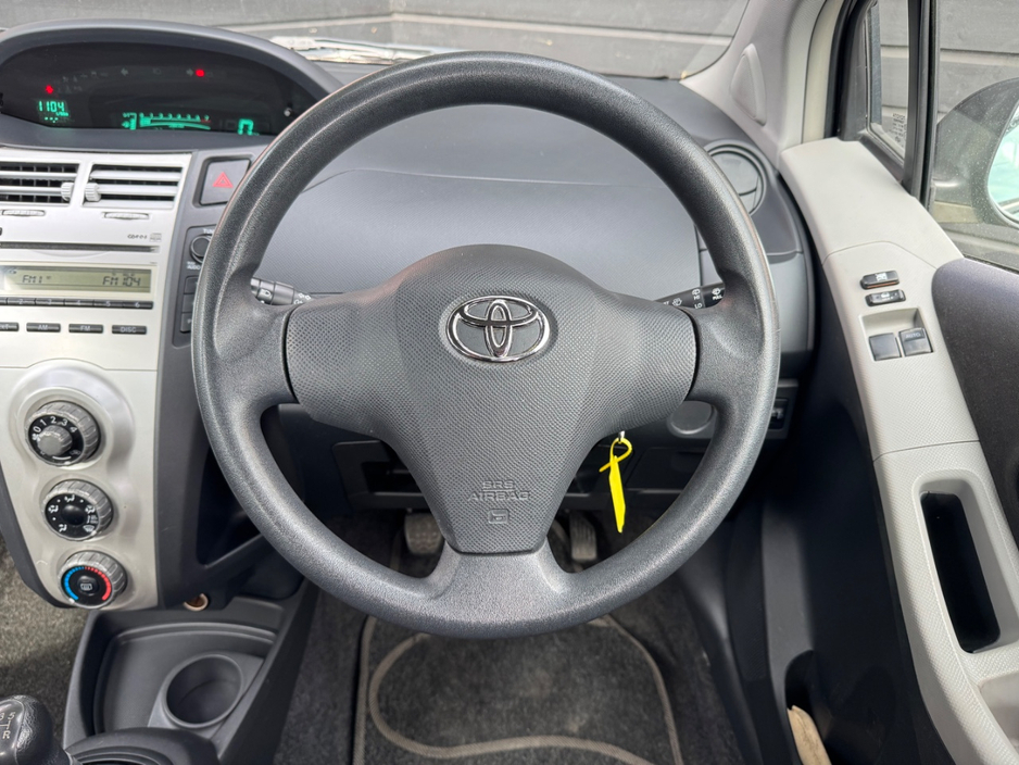 2006 Toyota Yaris - image 15