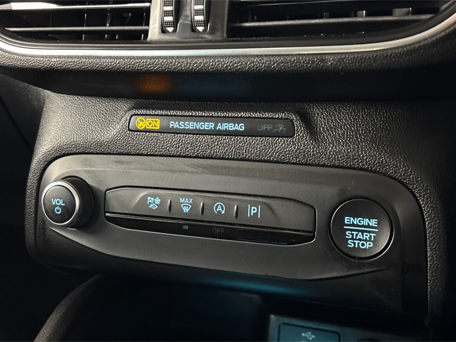 2023 Ford Focus TITANIUM 1.0T**MULTIFUNCTIONAL STEERING WHEEL**TOUCH SCREEN MEDIA DISPLAY**APPLE CARPLAY**BLACK CLOTH INTERIOR**SATNAV**KEYLESS START**BLACK CLOTH INTERIOR**FINANCE AVAILABLE** €23,495