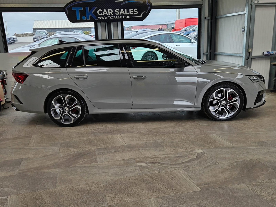 2021 Skoda Octavia - image 2