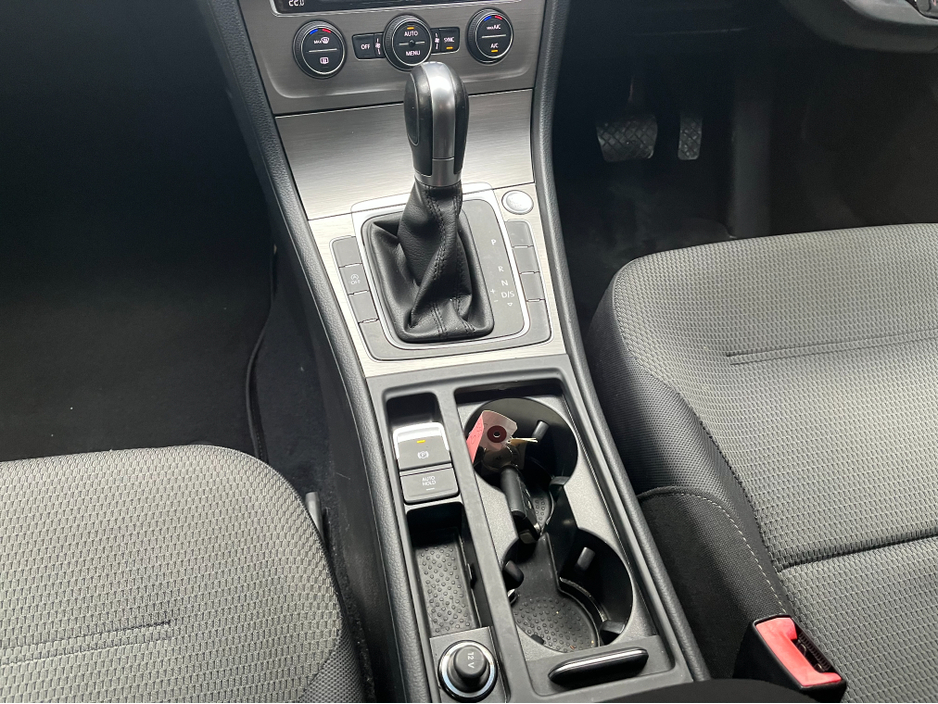 2017 Volkswagen Golf - image 17