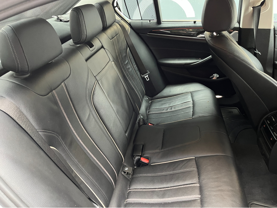 2017 BMW 5 Series - image 16