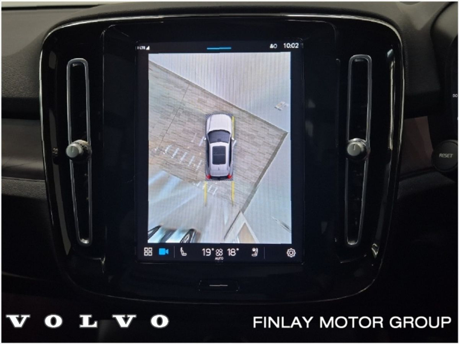 2022 Volvo XC40 - image 22