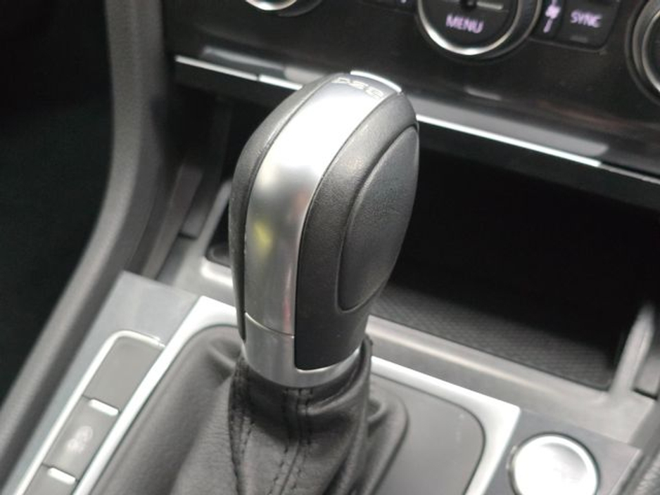 2018 Volkswagen Golf - image 10