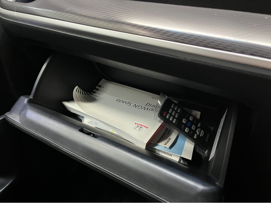 2018 Honda Stepwagon - image 15