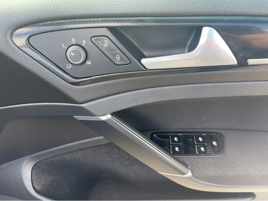 2016 Volkswagen Golf (Low Km's) 2.0 TSI GTI AUTOMATIC 5DR MODEL  www.bolandscarcentre.ie €18,900