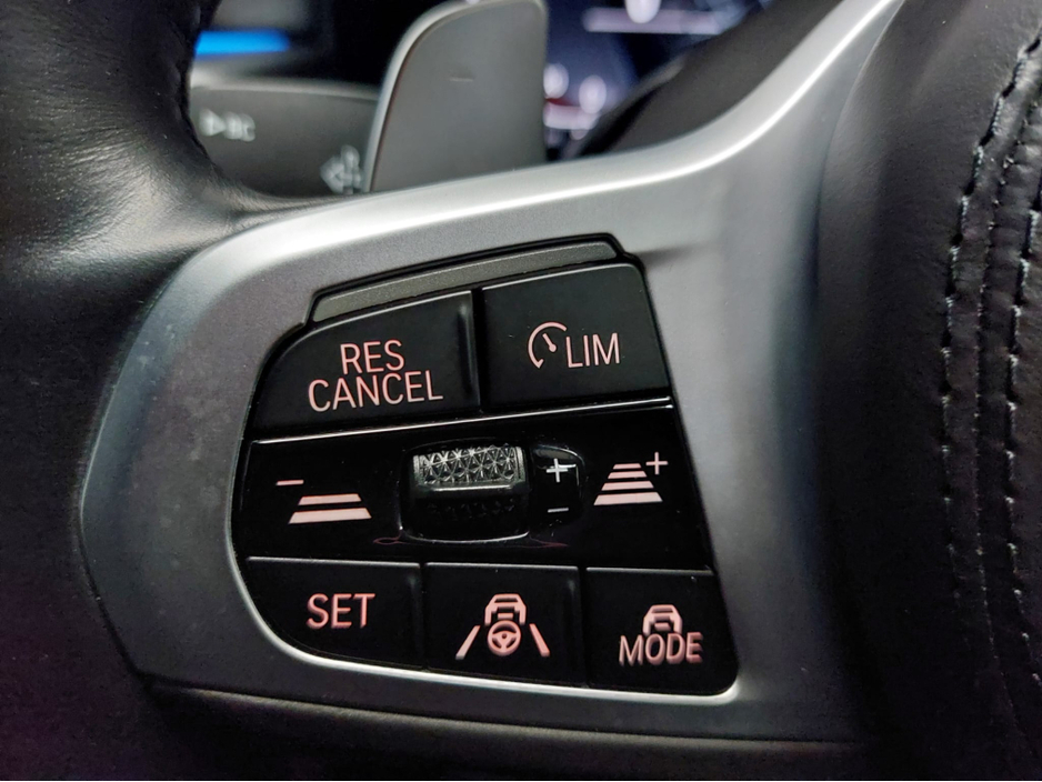 2020 BMW 5 Series - image 20