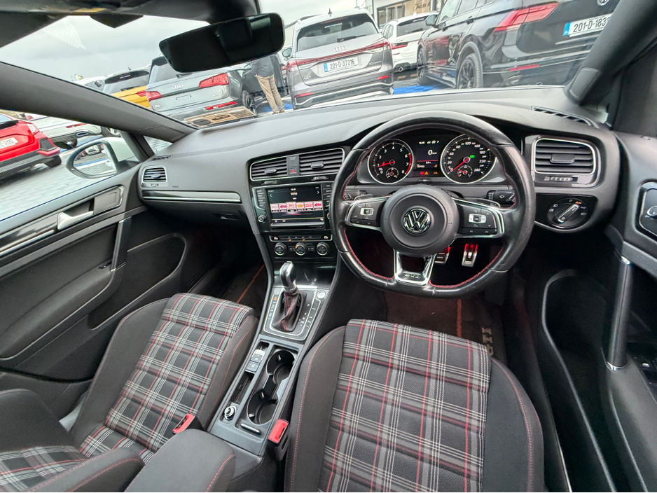 2017 Volkswagen Golf - image 16