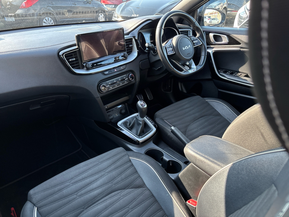2022 Kia Ceed - image 3