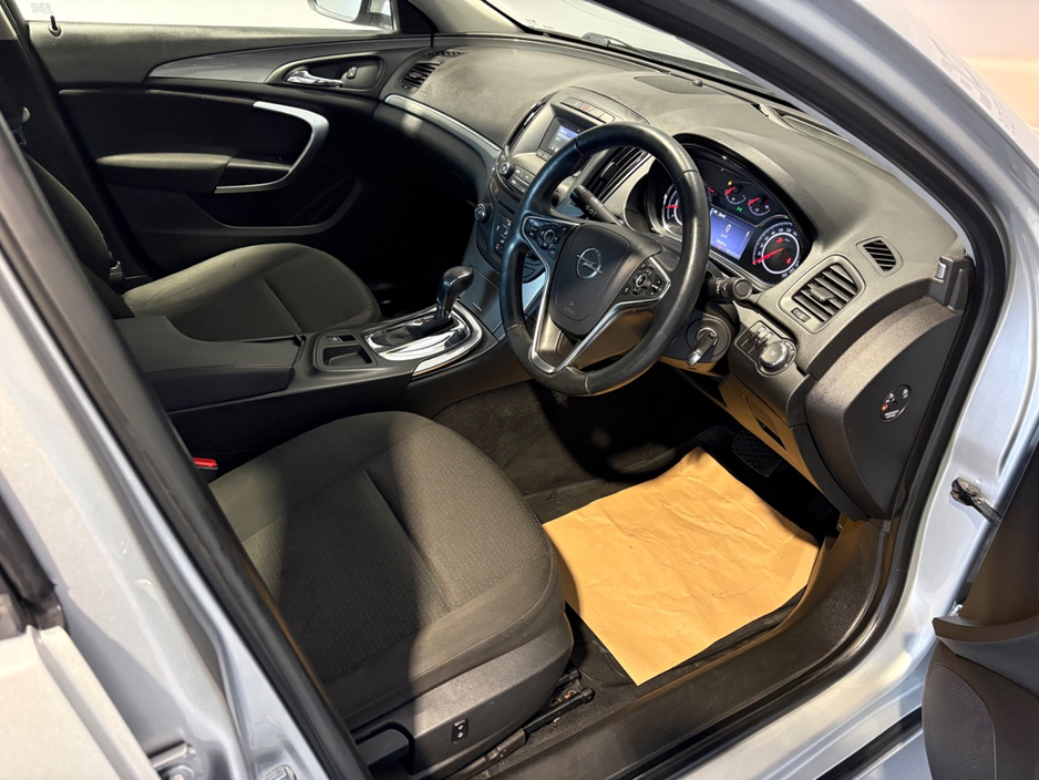 2016 Opel Insignia - image 7