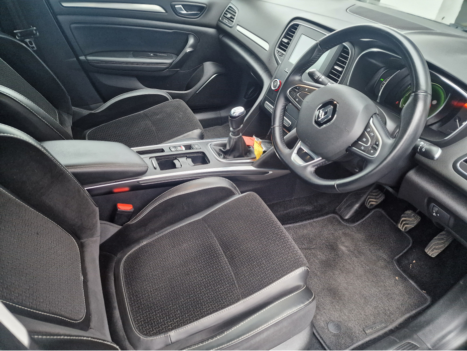 2017 Renault Megane - image 11