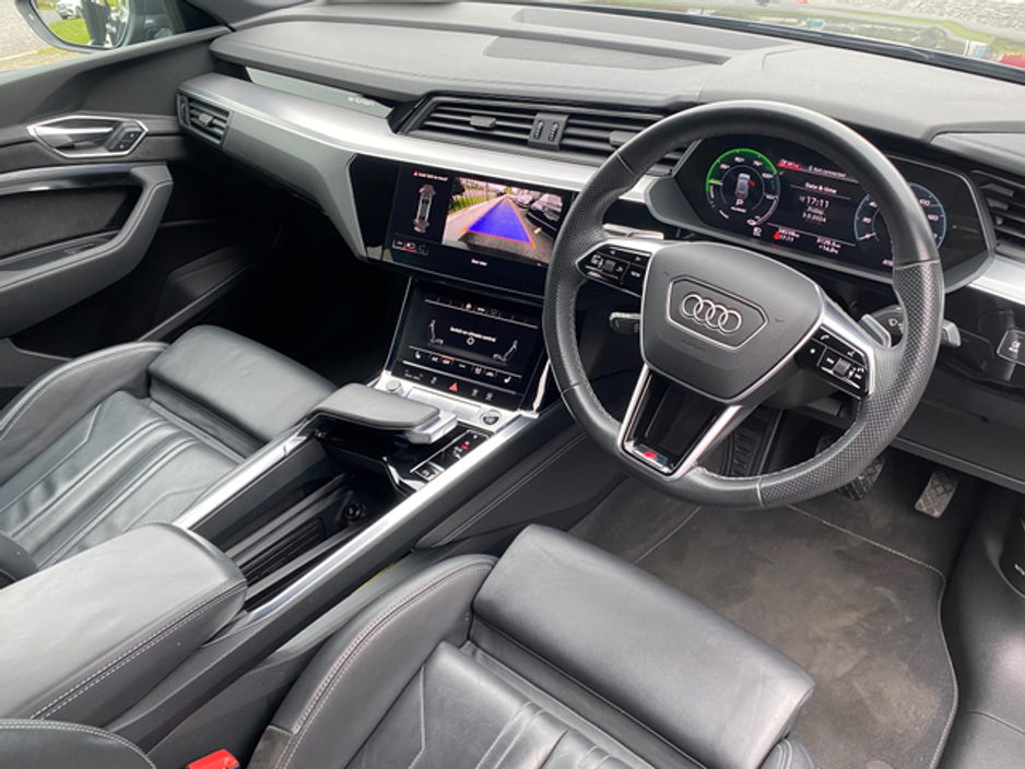 2021 Audi e-tron - image 7