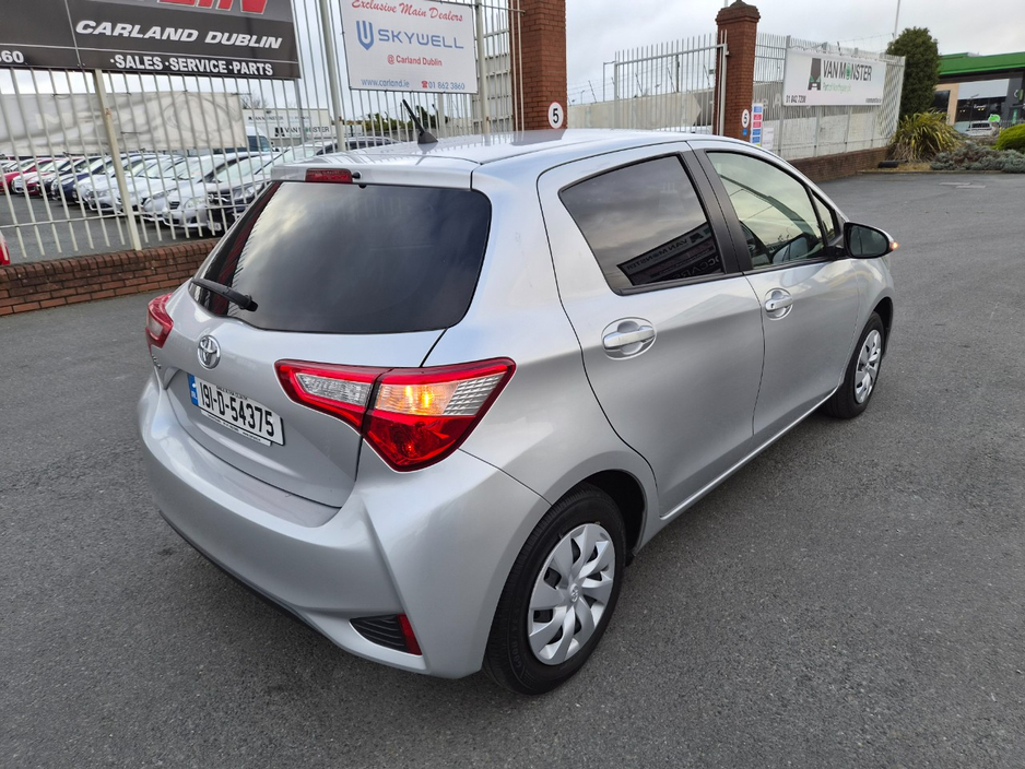 2019 Toyota Vitz - image 3