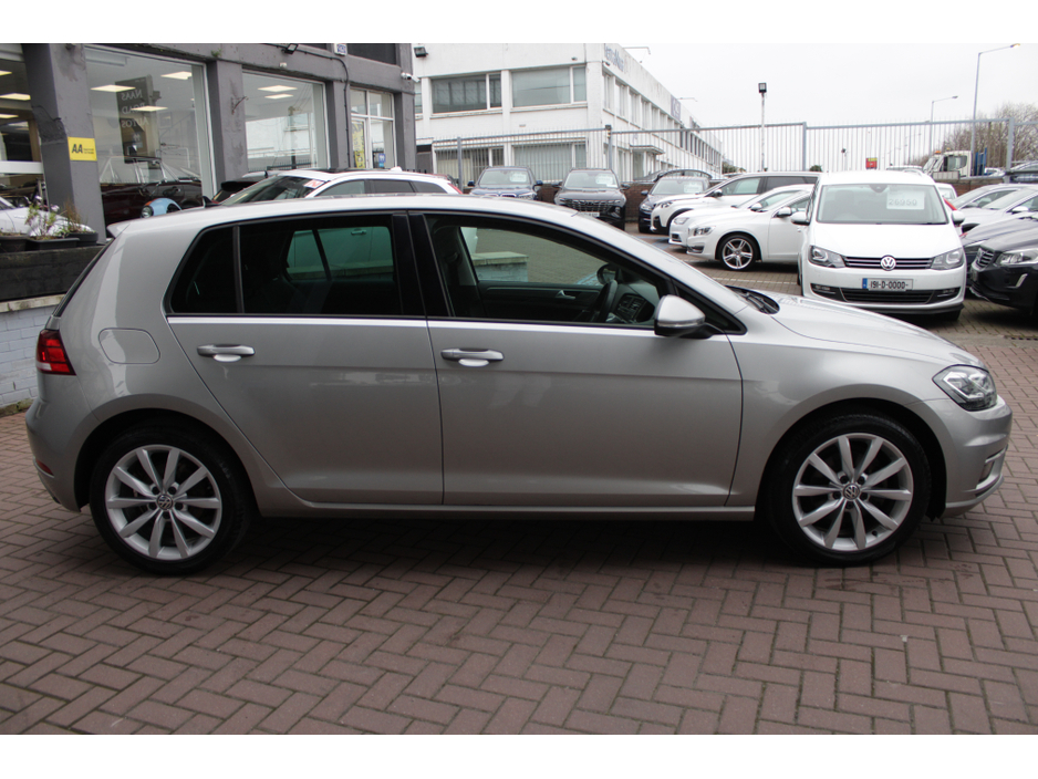 2019 Volkswagen Golf - image 3