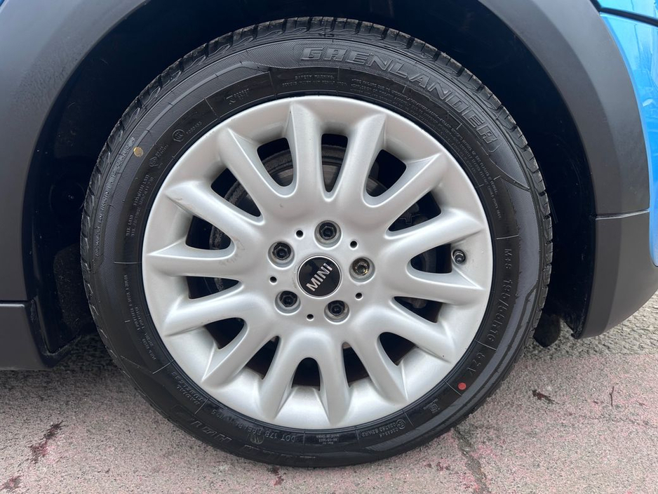 2015 MINI One - image 35