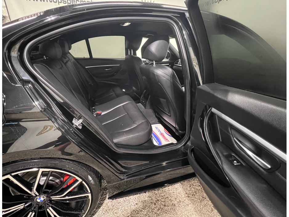 2018 BMW 3 Series - image 27