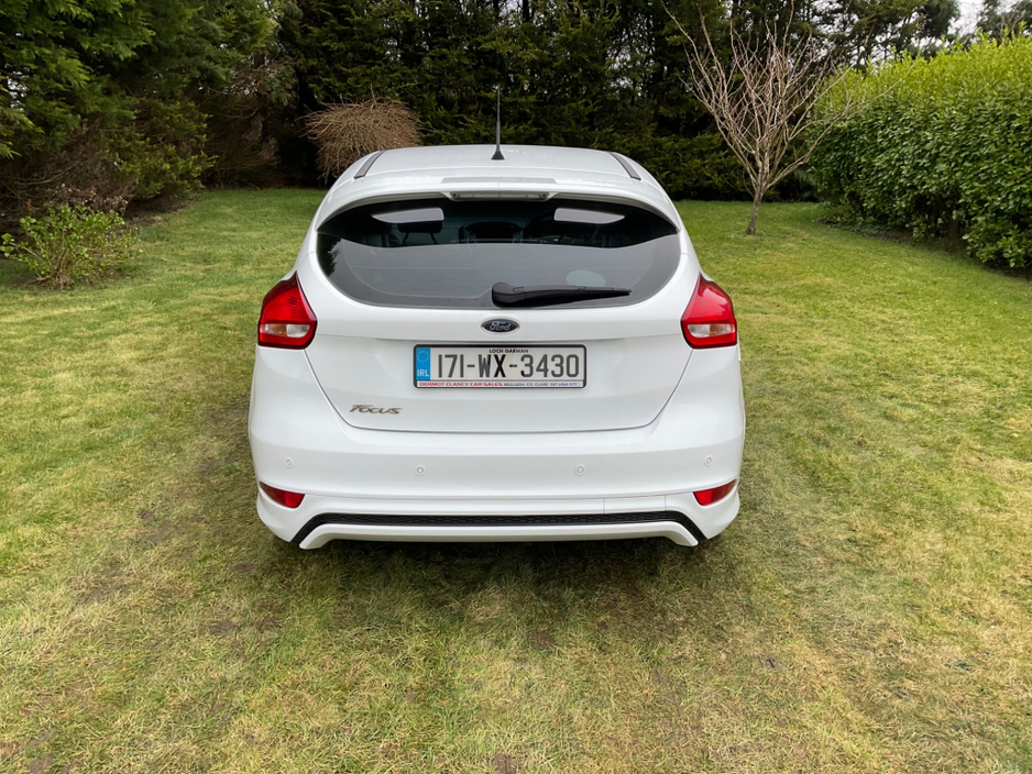 2017 Ford Focus - image 10