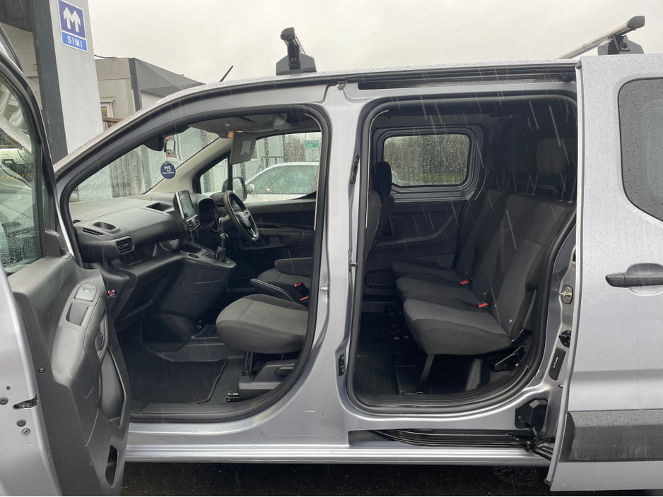 2021 Opel Combo - image 13