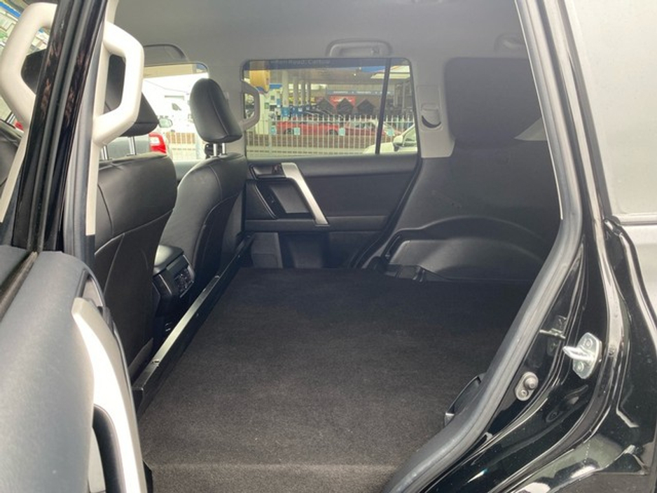 2023 Toyota Landcruiser - image 7