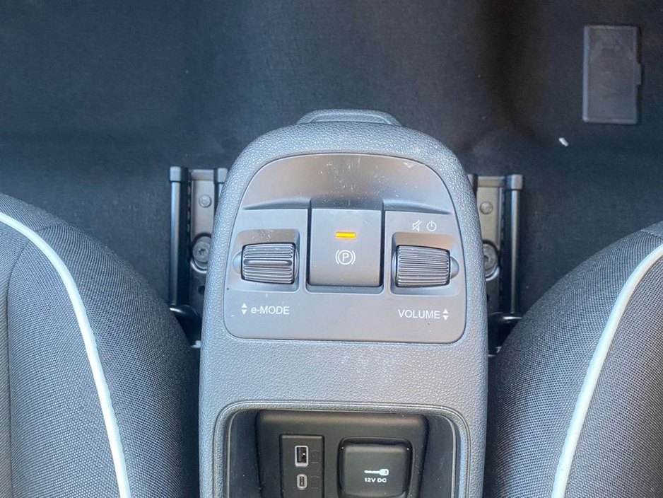 2025 Fiat 500e - image 23