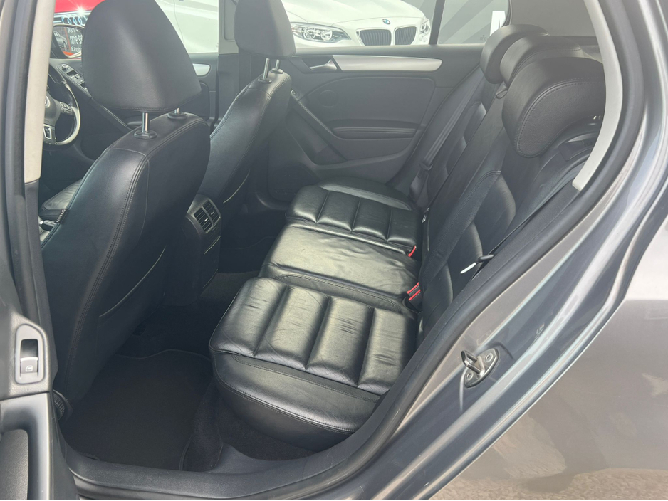 2011 Volkswagen Golf - image 12