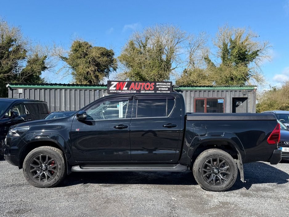 2023 Toyota Hilux - image 4