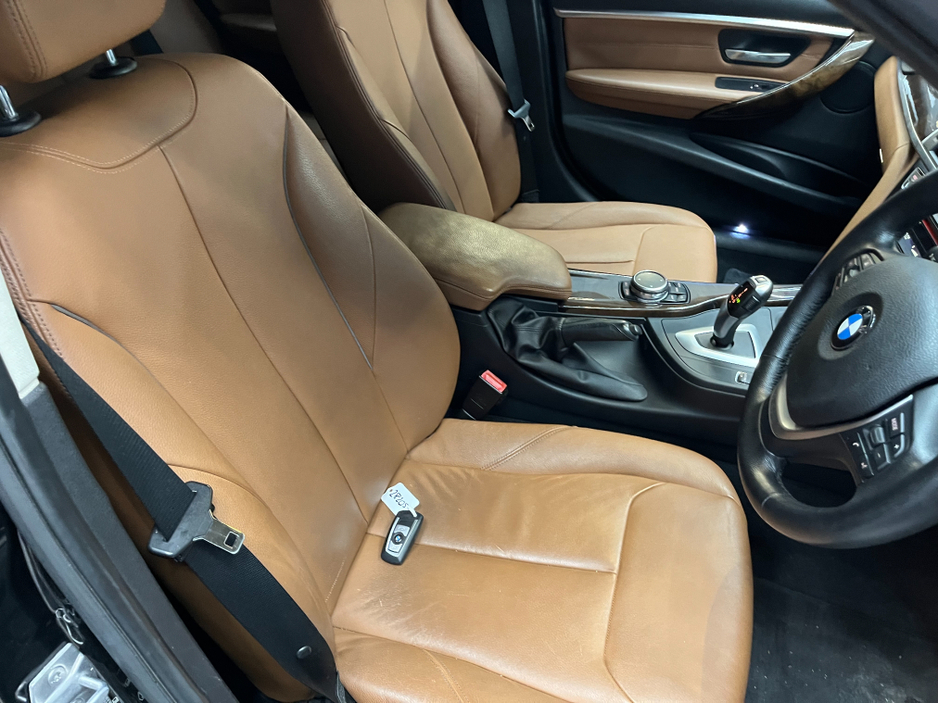 2016 BMW 3 Series - image 10