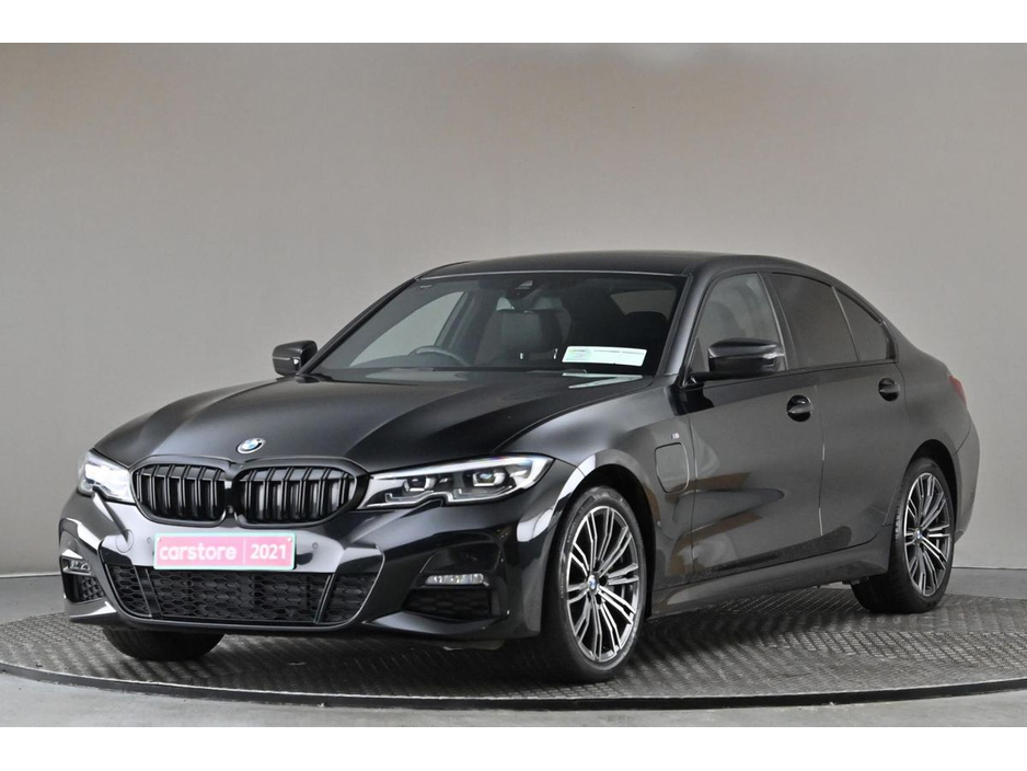 2021 BMW 3 Series - image 3
