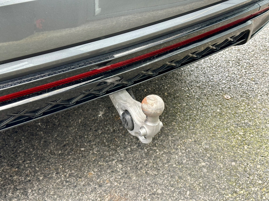 2025 Volkswagen Touareg - image 14